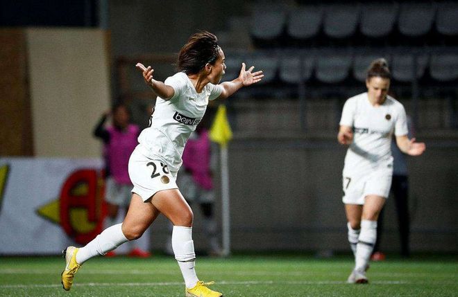 爱游戏APP-清晨巴黎圣日耳曼备战社区盾，防线松动细节曝光，质疑声仍在，更衣室氛围转暖的简单介绍